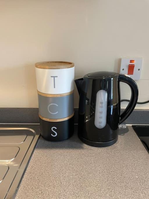 Lovely 1 Bedroom Studio Apartment - Merthyr Tydfil Esterno foto