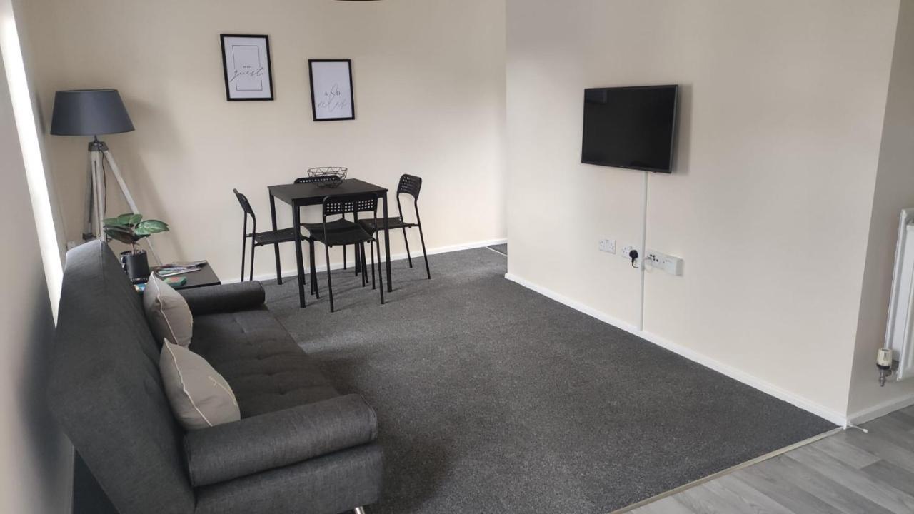 Lovely 1 Bedroom Studio Apartment - Merthyr Tydfil Esterno foto